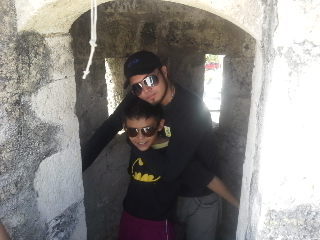 mmmm mi historia es muy larga ... mejor tratenmeee jjjajajaja xD