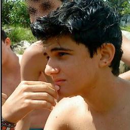 Chato, feio, ciumento, skate, guns n roses, chocólatra, vodka, sigam-me os bons :D rs
