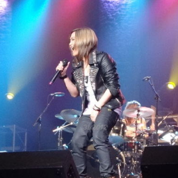 Tweets when @AllHitsStation(AHS) plays an @OfficialCharice song or a Chaster requests a song. Shows dedication messages here. Log 7/12/12: http://t.co/uhx42FkT
