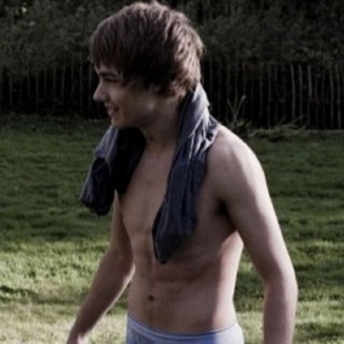 AshH97549265's profile picture. At the age of twelve i fell in love with five boys. One day i will marry one. Please follow me 