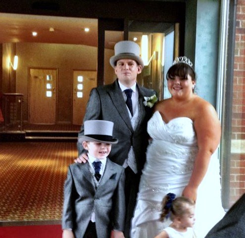 i am a happy married 31 year old man with 2 stunning kids i like all sports and music