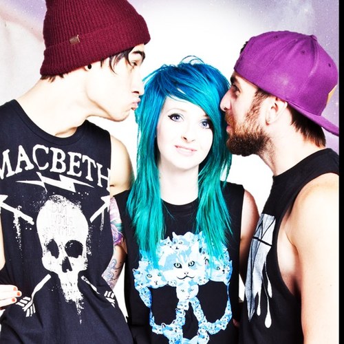 Pop punk party band from Sydney. Follow our personal accounts @joshdarkness  @jonnosilhouette @hulywstp