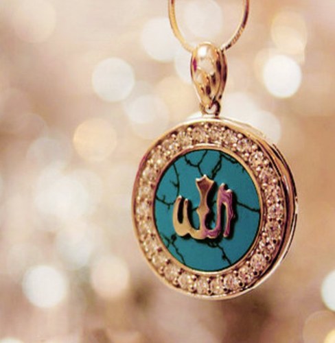 .. لـا إلــٰــه إلـا اللــّه ..