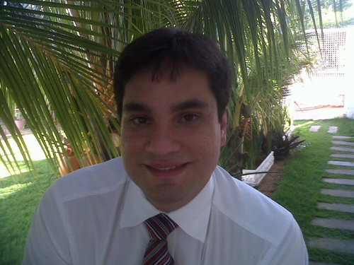Cristão, advogado e contador. Especialista em Controladoria para Gestão Pública. Defensor da família e abençoado por Deus!
