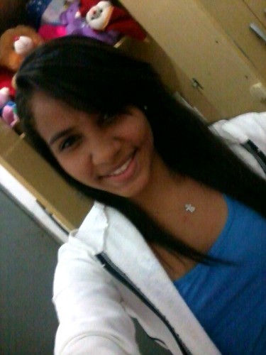' Se a viida foi cruel o bastante pra te negar um sonho ...  Seja fortee o bastante pra lhe negar uma lágriima !
17 anos, estudante, solteira!