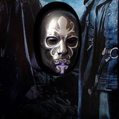 #Morsmordre Quem anda furtivo nas profundezas, Quando só há escuridão além? Quem mata pessoas em suas camas e às vezes no parque também? Nós Comensais da Morte!