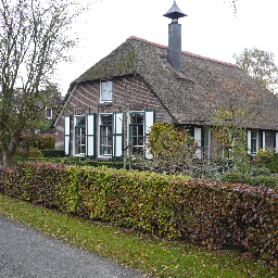 Te Koop
Rietgedekte woonboerderij uit 1928. 4 Slaapkamers (1 op begane grond), 2 Paardenboxen, dubbele garage/schuur.