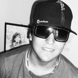 heey :b ,17 anos ,leonino,preguiçoso,sincero,impaciente , ancioso, ciumento ,orgulhoso,cocacola & doritos