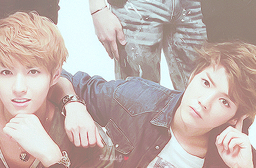 อันยองค่ะ ^^ ฉันชื่อใบเตย เป็นผู้หญิงนิสัยอ่อนหวาน[หวานจนน้ำหนักขึ้น555] เตยคุยได้ทุกเพศทุกวัยทุกเวลาและทุกสถานที่ ^^ฟอลมาสิคะแล้วคุณจะได้รับความหวานจากฉัน