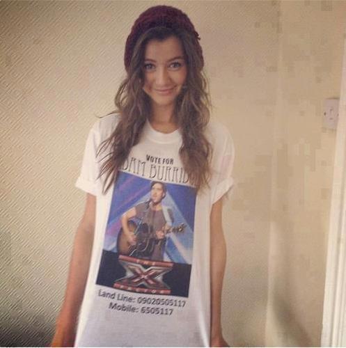 Saaaalve gente sono il fake di El!! @12peazer è mia :3 Seguitemi e vi scopo LoooL