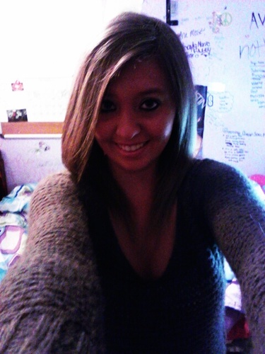 hi im taylor 17 and im a huge fan of lil wayne hes my idol i look up to him im kimda a jb fan and i like one direction