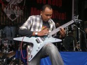 Metal melalui proses pemahaman yang tak tersentuh oleh disiplin ilmu dan sifat skeptis yang mempertanyakan segala hal...