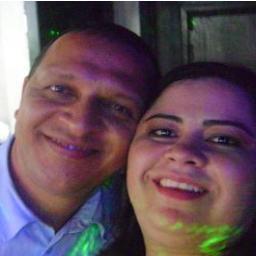 Mãe de três lindos filhos e Casada com Rodrigus Gerente do Bahrem apessoa mais maravilhosa que eu conheço,amo demais