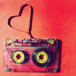 Adicta a la musica! Me encanta el talento colombiano 100% apoyo...