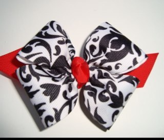 Hacemos todo tipo de tarjeteria invitaciones, accesorios para niñas y jovenes.