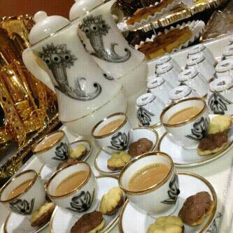 لست أشكيّ منّ فقدان أيامي الجميلةَ أنمّاا من غربة قلوب بدأت تلف حولي وكأنني لم أكن في يومِ معهاا قريبة * ! ​‏​​