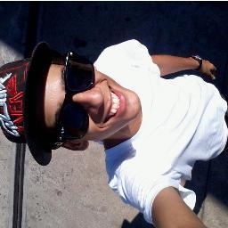 Me Segue?  sou feio mais sou legal :3 http://t.co/xyLntFUE