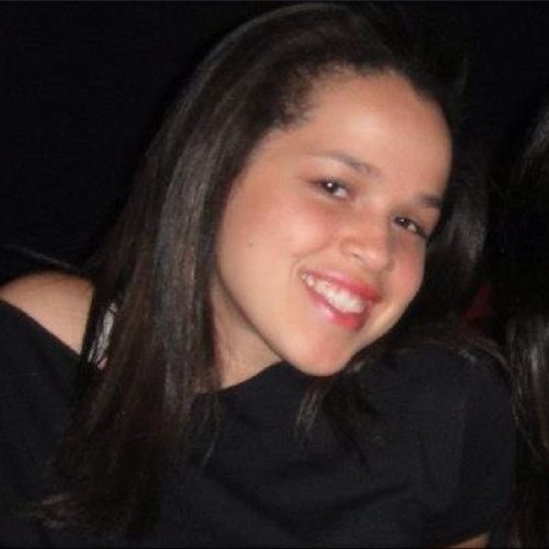 . Quero sentir suas mãos, seus carinhos, quero sentir seu cheiro em minha roupa, quero sua lembrança em cada canto que eu for, quero você todos os dias.