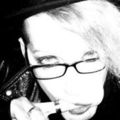 zeitungeist's profile picture. 🏳️‍🌈 Es ist nicht notwendig, verrückt zu sein, aber es hilft.