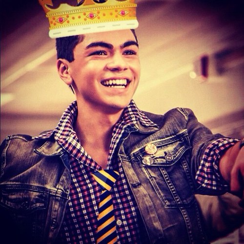 Este es un twitter didicado al exelente actor y el orgullo latino Adam Irigoyen! el es el mejor! twitter mexicano dedicado a adam!