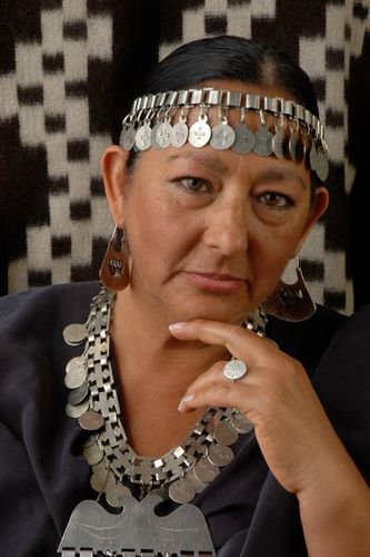 Twitter Oficial de Beatriz Pichi Malen. Por medio de la música, el canto y la poesía profeso el espíritu mapuche