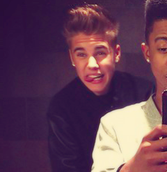 Sou a @needsupras,ngm vai kibar meu antigo user,ok?http://t.co/iACe3moX @s0sjusten @bieberlerdo @yoursupras @MyBustin_Jieber @bruna_e36 amo vcs