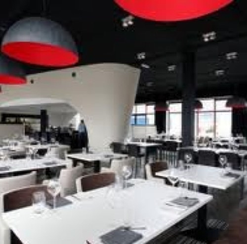 Informeel eten op hoog niveau op een verrassende locatie. 2e zaak van Paul van Waarden. Nummer 9 Iens Topper 2012. Top 100 Lekker 2012.Reserveren 070 3317445