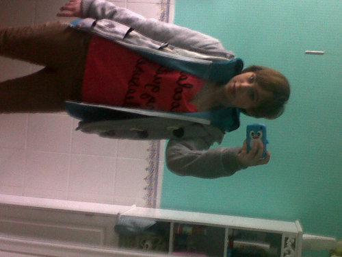 heeey im 16 years old,i go to the bolsover school. my hobbys include shopping with my mates and im a BIG 1D fan... follow if awesome;)
