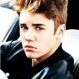 #JUSTIN Quando estou ao seu lado o sol perde o brilho as estrelas se ofuscam a lua se esconde tudo perde o sentido o meu mundo para so pra admirar sua beleza ♥