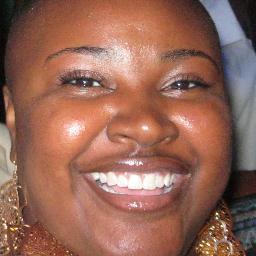 Plus size model, stylist and designer for Muslimahs!