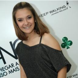É preciso amar as pessoas como se não houvesse amanhã. (8)
