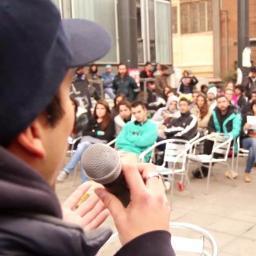 Fondo del Patio nace como grupo de trabajo abierto con el fin de generar conciencia política, social y opinión crítica a todo el entorno de la UDP.