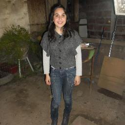 javieraazerett's profile picture. mira al frente y sonríe