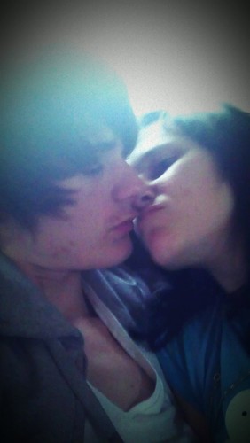 well all I can say is I love Sam hallidayXx and oh yeah I follow back bitches x Omg Omg twenty twenty , every avenue I actually adore you xxx