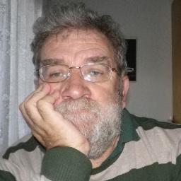 Un trabajador al que le gusta la música, la fotografía, leer, charlar y no resultar excesivamente molesto. Todavía creo que merece la pena vivir.