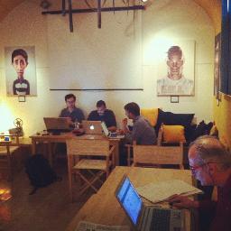 CoworkingCinemA's profile picture. Il Coworking è un modo di lavorare attraverso la condivisione degli spazi e degli strumenti lavorativi che offre numerosi vantaggi, e non solo economici...