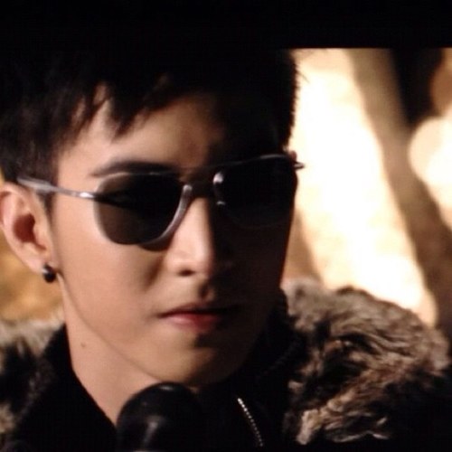 ผมคิดแห่งข้ามเวลาหารักครับ ความสุขของผมคือการได้ร้องเพลง :) ความรักของผมคือการได้รักคุณไหม @mueanmai_ ไปทุกวัน ไม่ใช่โตโน่ @mootono_pk ครับ (: