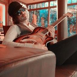 Thecatthattalks's profile picture. The Cat That Walks Alone: Mugician, Singer, Storyteller.   http://t.co/hQYEvgnM, http://t.co/PXk301lX.  New single out 27th Feb 2012!