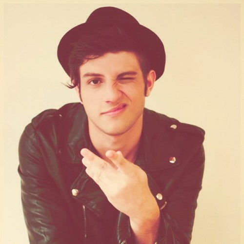 fc dedicado ao @ChayLeao ! Vivo/respiro Suede ! ;)
