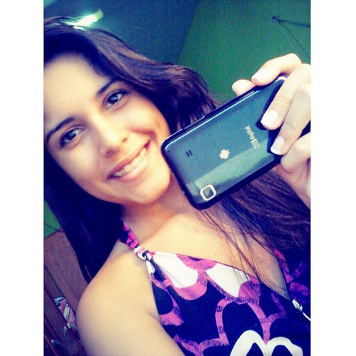 Sou meiga, agressiva, romantica, realista:)