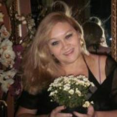 independiente, feliz, caracter fuerte, amiga, frontal, animalera y madre de Noelia.