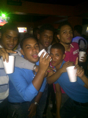 EStudIanTE, AfIciOnaDO A laS GirLd,Y siEMpre EN  AltItaJe!!!!!!!!!!!!!..........
 
 http://t.co/rkD1GAlb