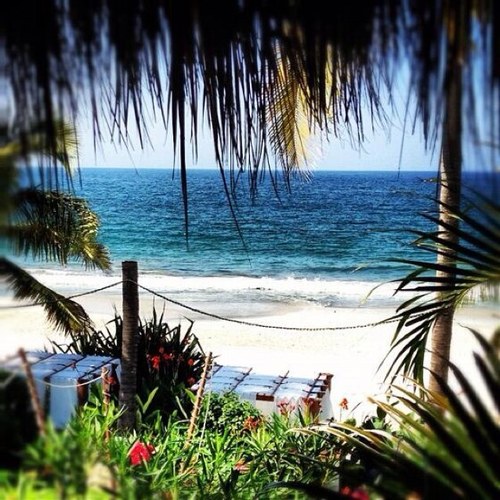 Small, gourmet, all-inclusive member of the Mexico Boutique Hotels collection. Located on a quiet beach in Punta de Mita. / Todo-incluido gourmet miembro de HBM