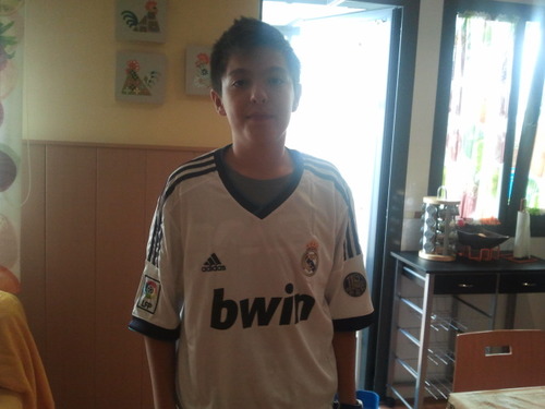 14 años,Soy del Real Madrid Cristiano Ronaldo y Mesut Özil son mis jugadores favoritos. Apuntado a clases de Pádel con @JuanmaViedma Salir con la bicicleta..