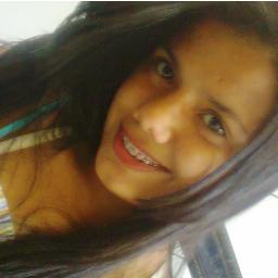 O importante não é você escolher uma pessoa que tenha dinheiro mas sim que te der carinho e amor verdadeiro.
