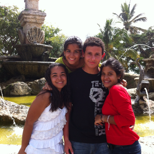 VictorCompres24's profile picture. No averigues, dame follow! :D