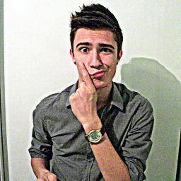 Gaúcho, 16 anos, Gremista e sou um Cantor Sertanejo *-* O Desejo atrai e a Fé realiza !!! http://t.co/FCF6RuBn