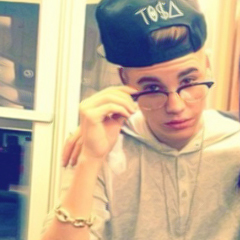 Please Bitch, Justin's got SWAG c; @justinbieber asdfgh sei perfetto *-*