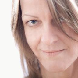 Humaine, femme, engagée, intense, je crois que Le monde peut s'améliorer!