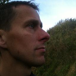 vader, wijsneus, amateurcabaret, uitgegeven boek: Steen van Griakh. sociale rechtvaardigheid, nuchter. economisch links, cultureel rechts. Nederland eerst.